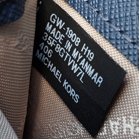 ⚠️LAST 1⚠️ Michael Kors Jet Set LG Phone Wristlet - Picture 4 of 5